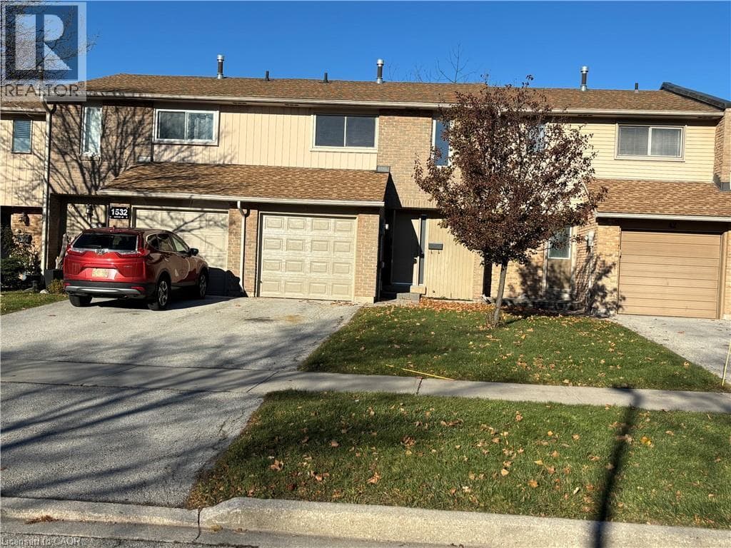 1532 LANCASTER Drive Unit# 41, Cornerstone