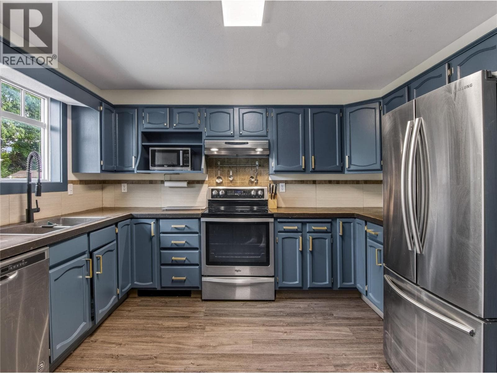 271 MIDDLE BENCH ROAD SOUTH, Interior REALTORS® — photo 4