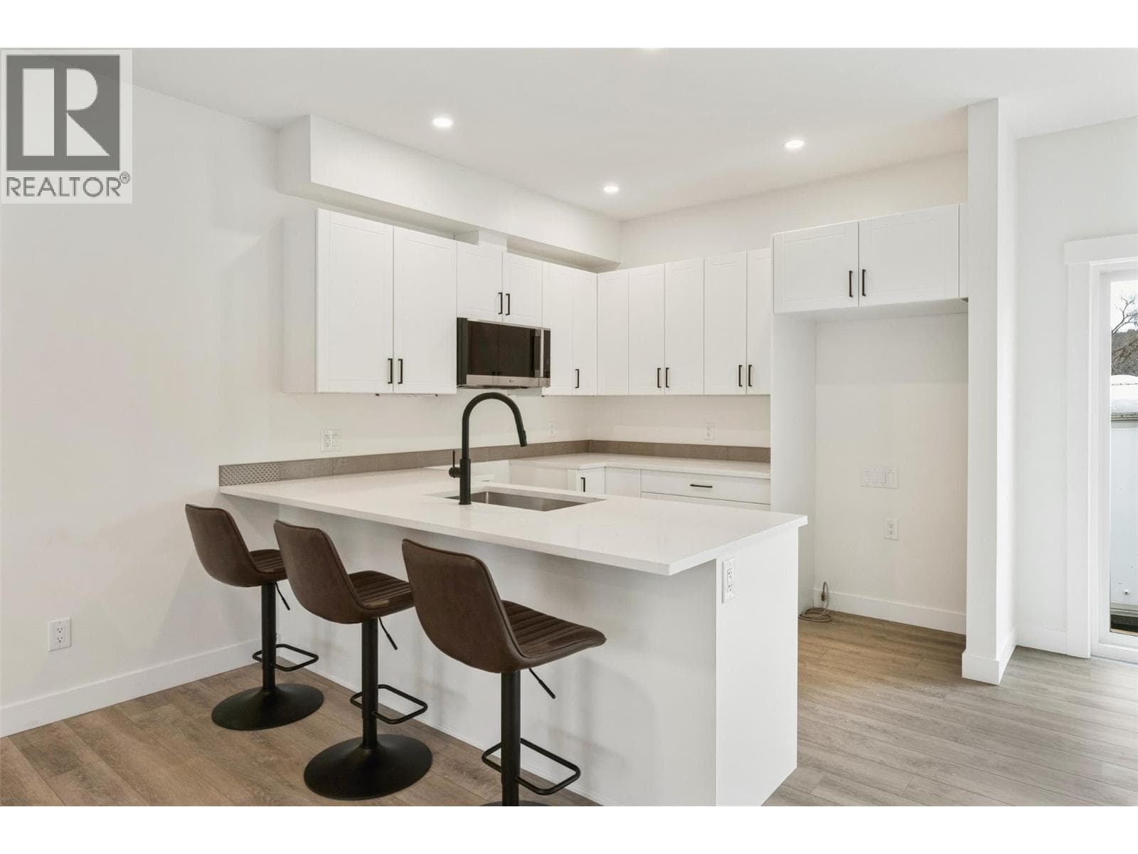 11815 Grant Avenue Unit# 102, Interior REALTORS® — photo 4
