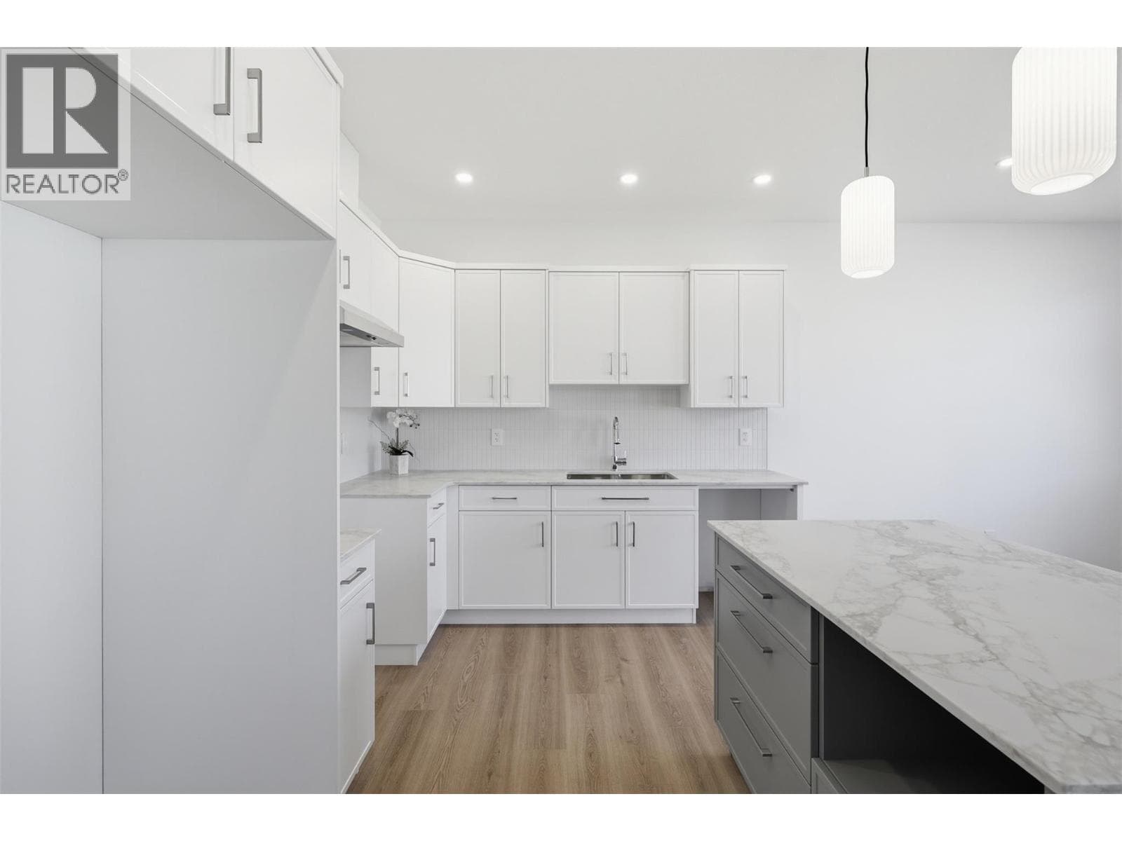 2050 Grasslands Boulevard Unit# 146, Interior REALTORS® — photo 5
