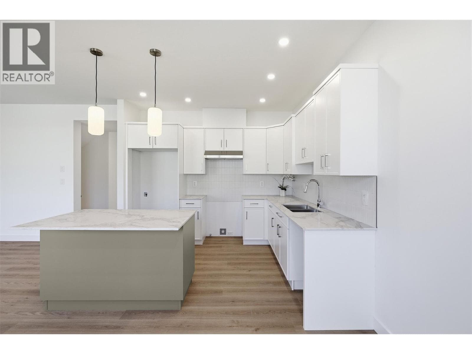 2050 Grasslands Boulevard Unit# 146, Interior REALTORS® — photo 4