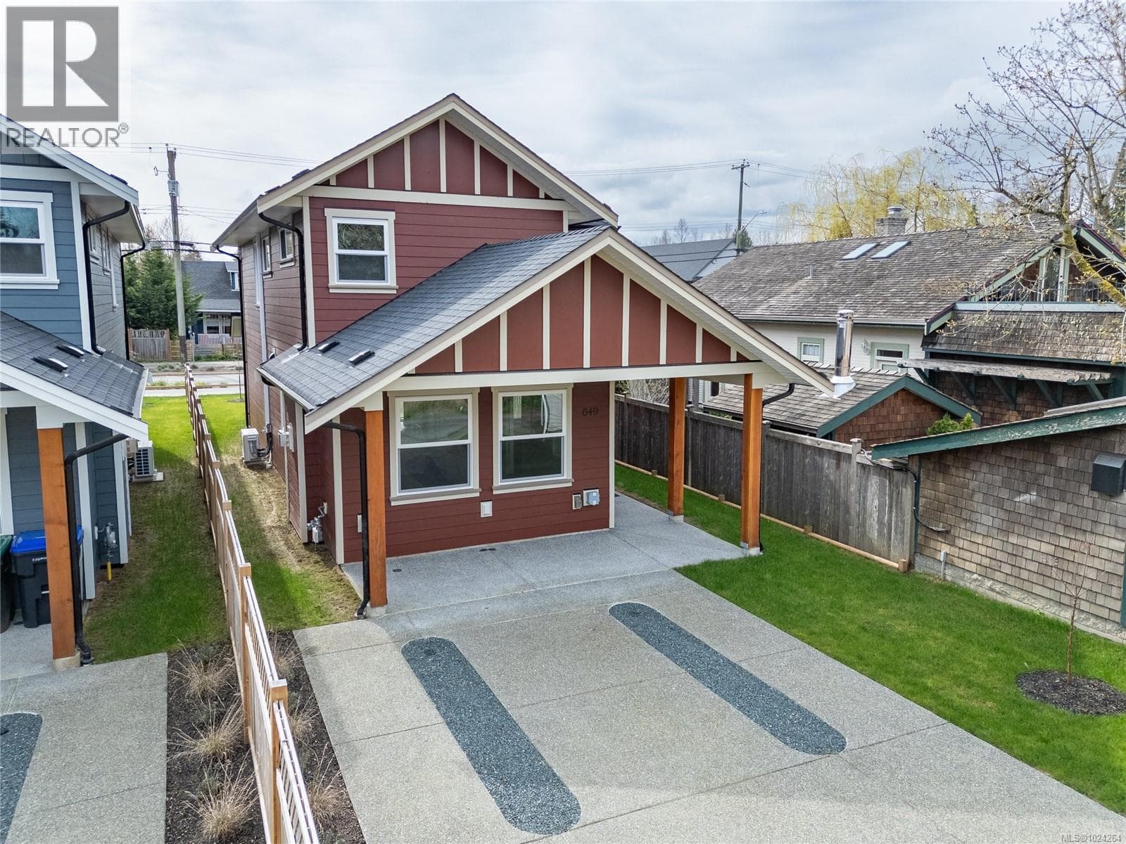 649 5TH STREET, Vancouver Island — photo 2