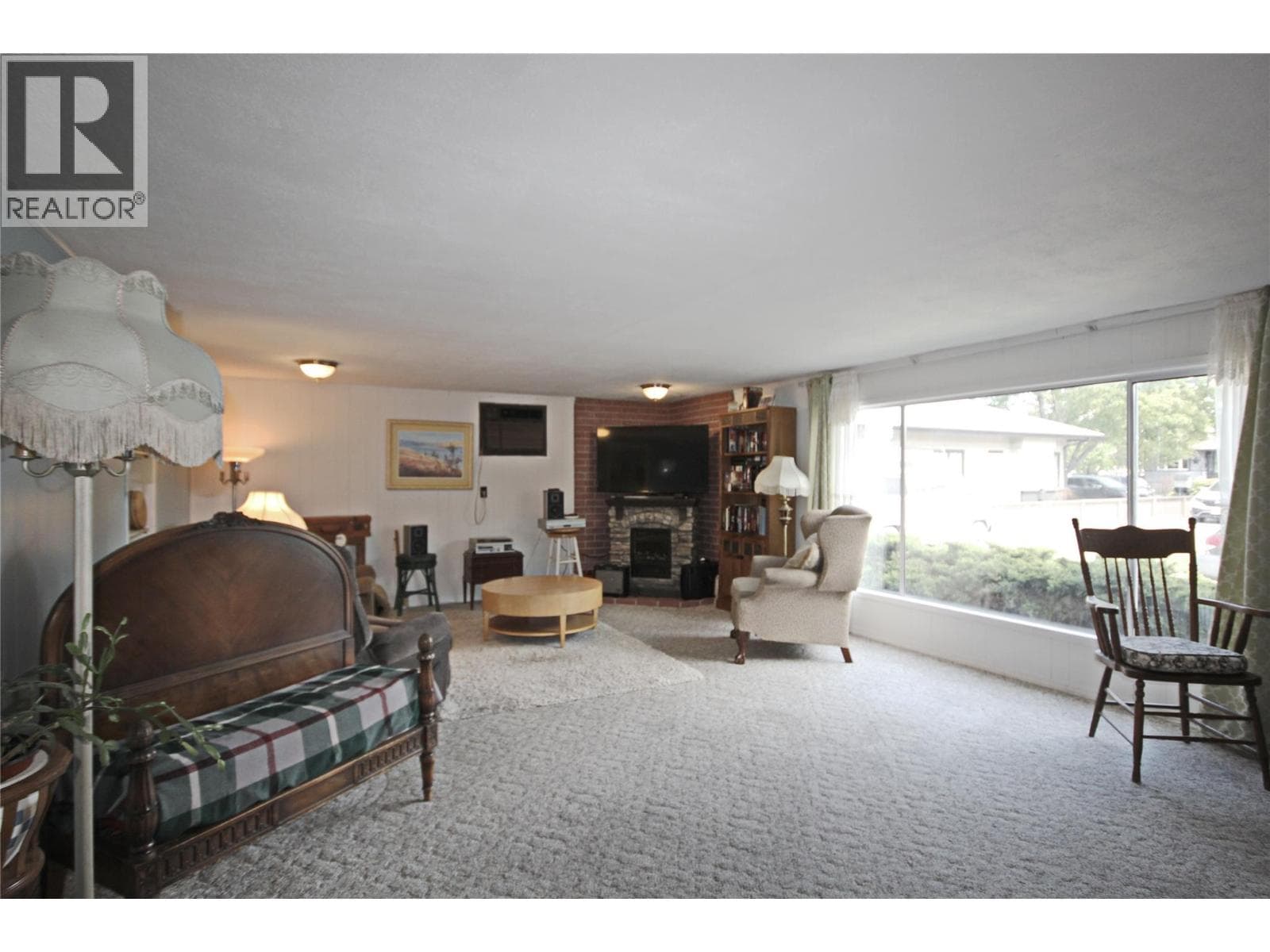 402 CONKLIN AVENUE, Interior REALTORS® — photo 3