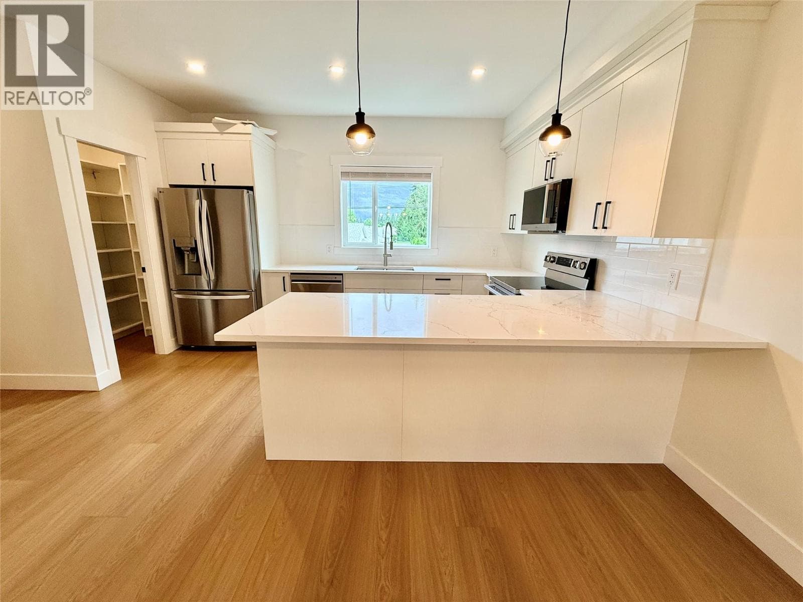 222 TEMPLE STREET UNIT 3, Interior REALTORS® — photo 4