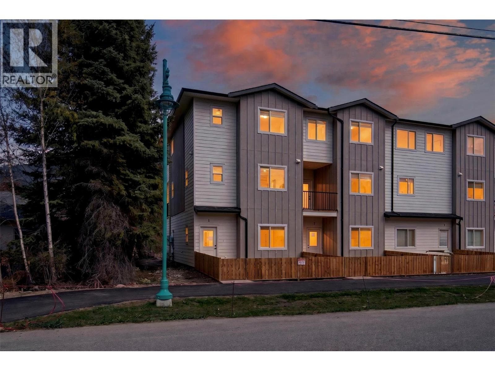 222 TEMPLE STREET UNIT 3, Interior REALTORS® — photo 2