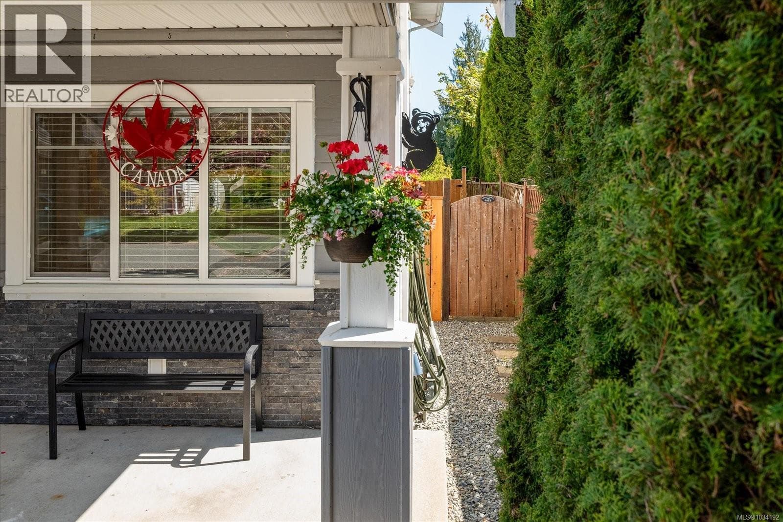 621 Oakwood Rd, Vancouver Island — photo 3
