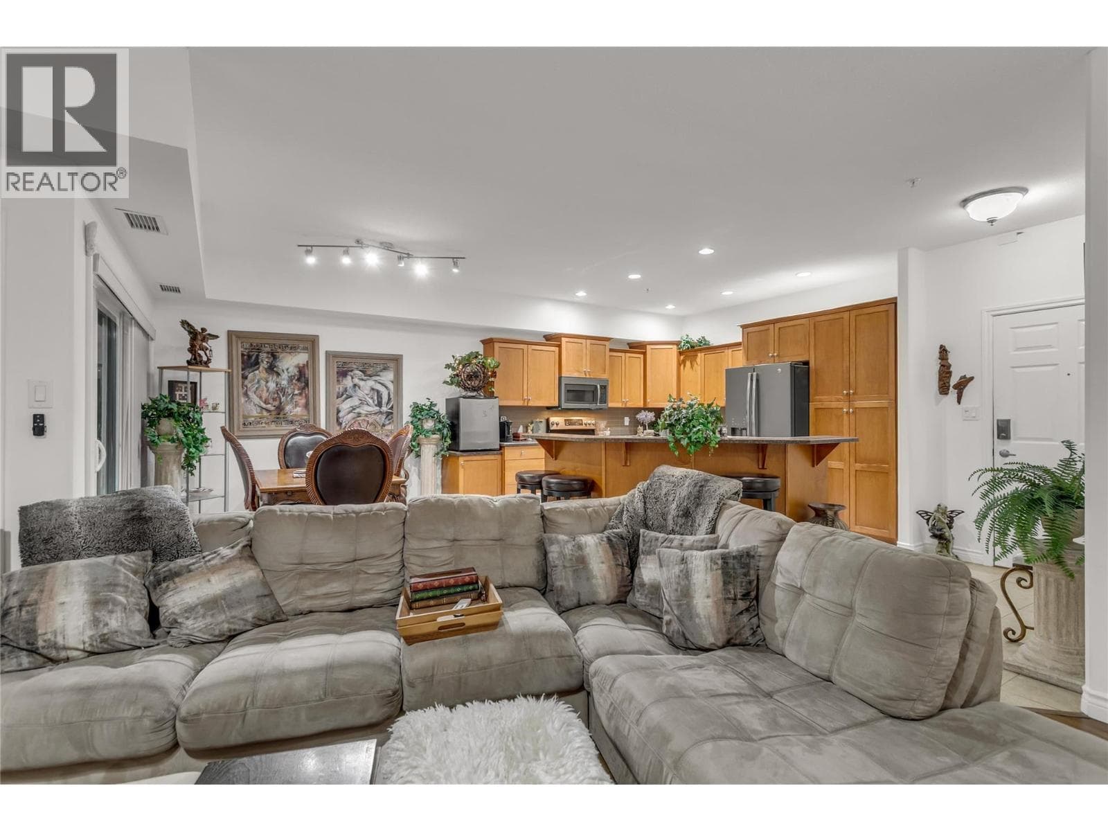 1961 Durnin Road Unit# 104, Interior REALTORS® — photo 5