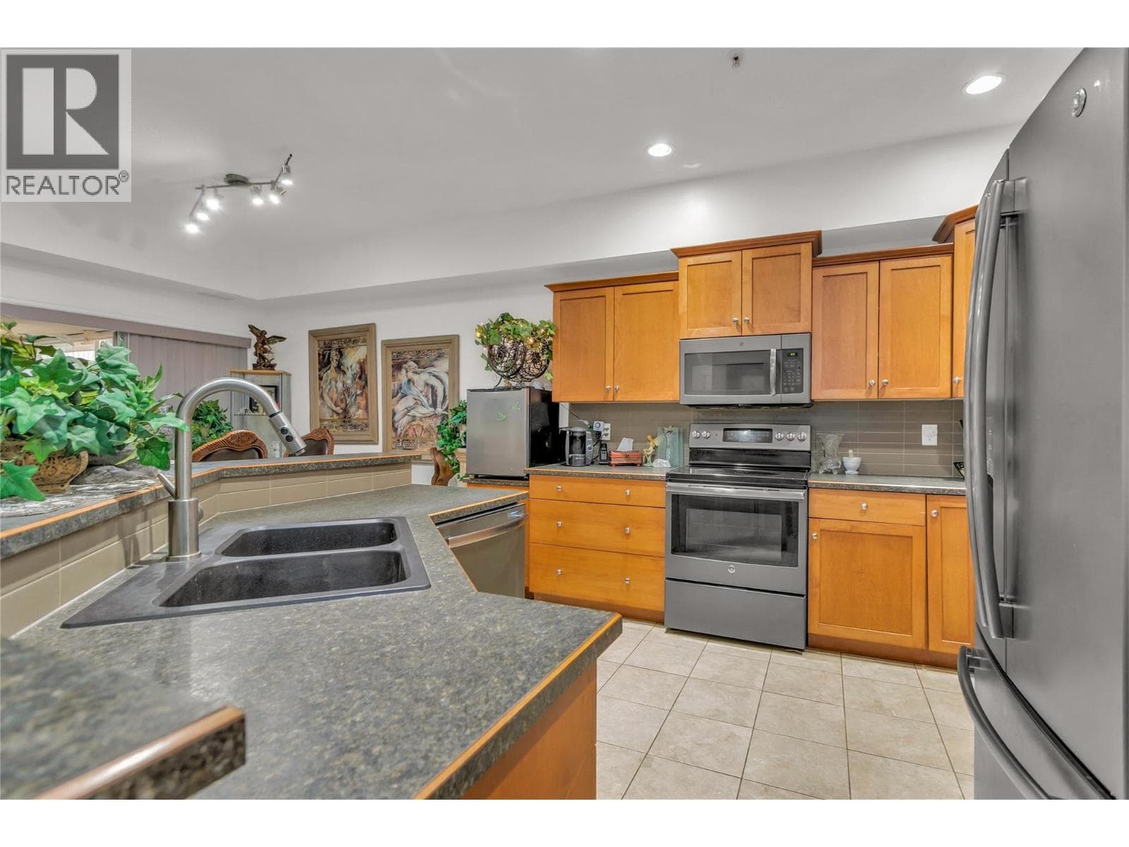 1961 Durnin Road Unit# 104, Interior REALTORS® — photo 2