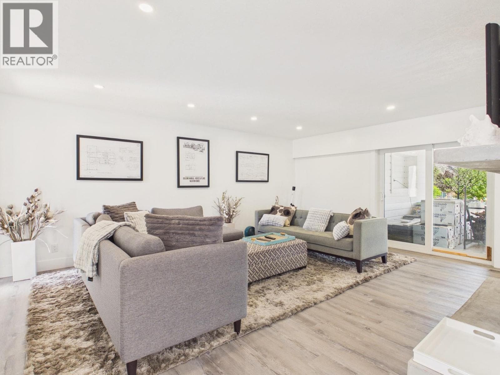 8209 Gala Crescent, Interior REALTORS® — photo 5