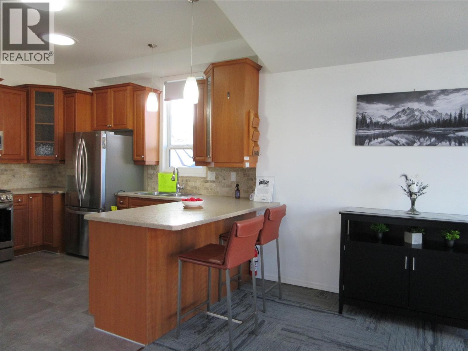 242 415 COMMONWEALTH ROAD, Interior REALTORS® — photo 4