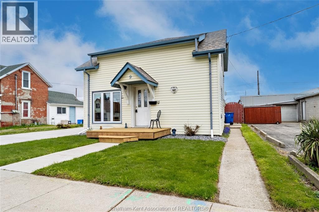 9 Woods STREET, Chatham Kent — photo 3