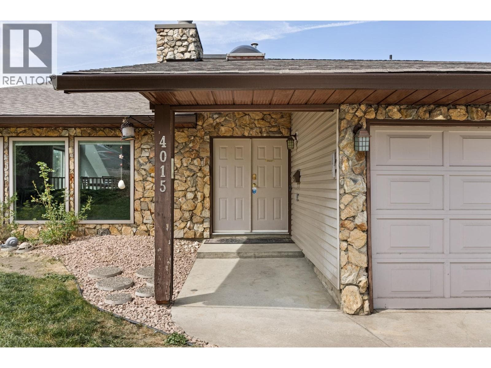 4015 15 CRESCENT, Interior REALTORS® — photo 3