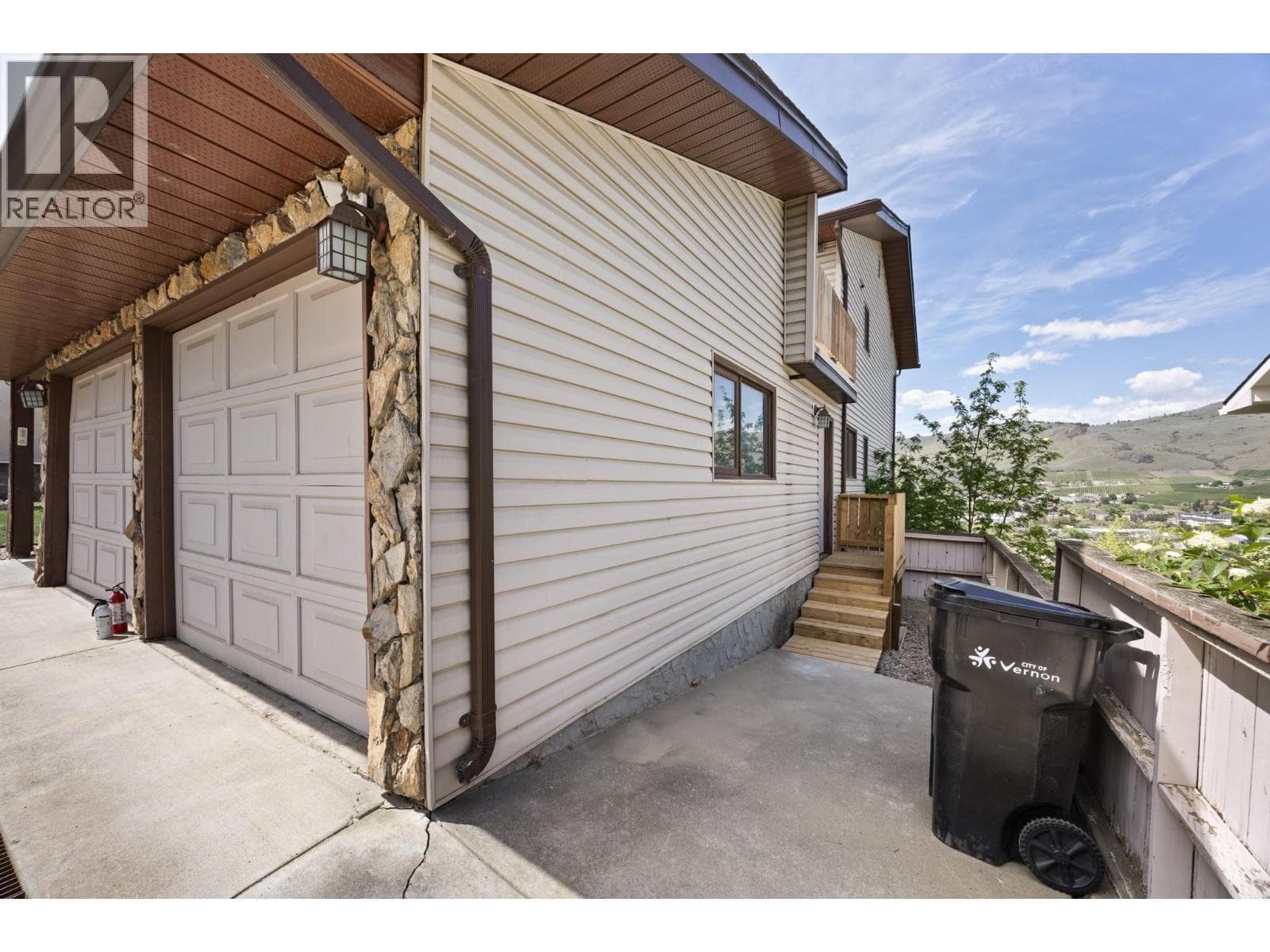 4015 15 CRESCENT, Interior REALTORS® — photo 4