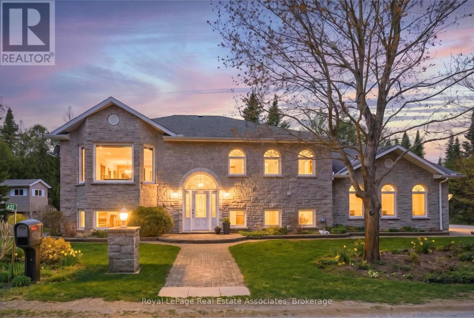 422 THIRD AVENUE NORTH, Toronto