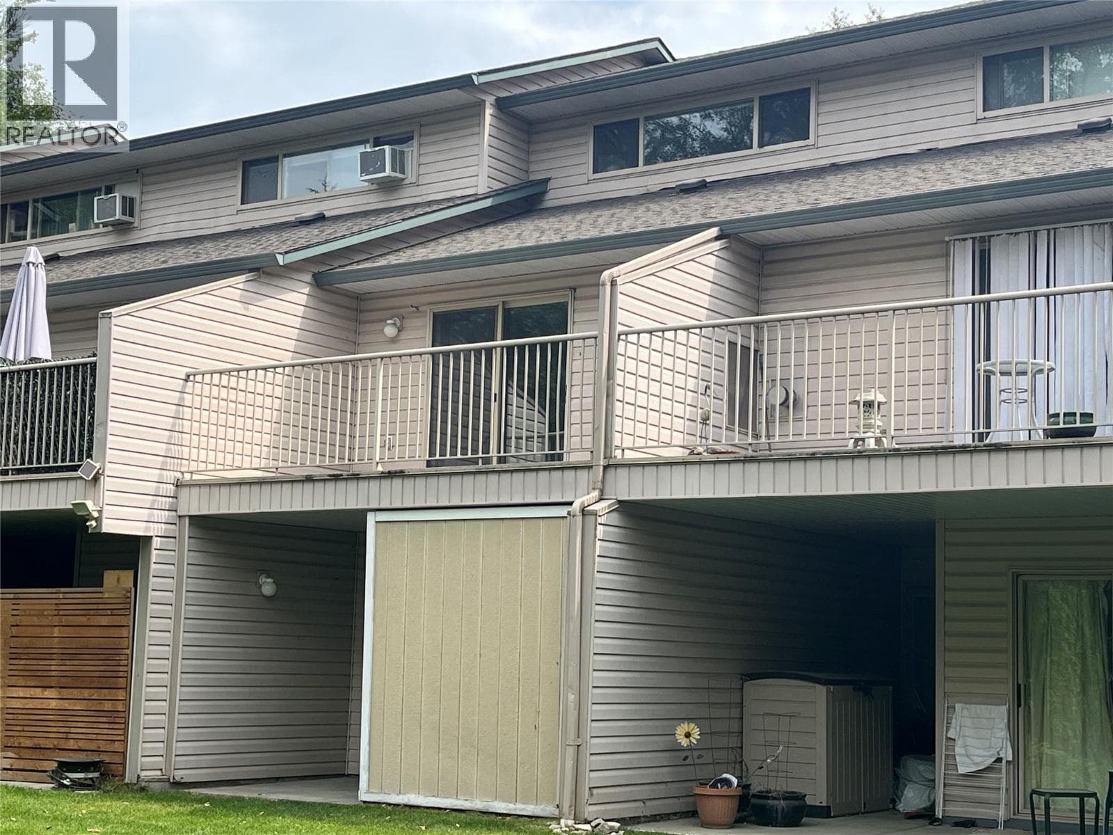 1607 43 Avenue Unit# 304 Lot# SL 10, Interior REALTORS®