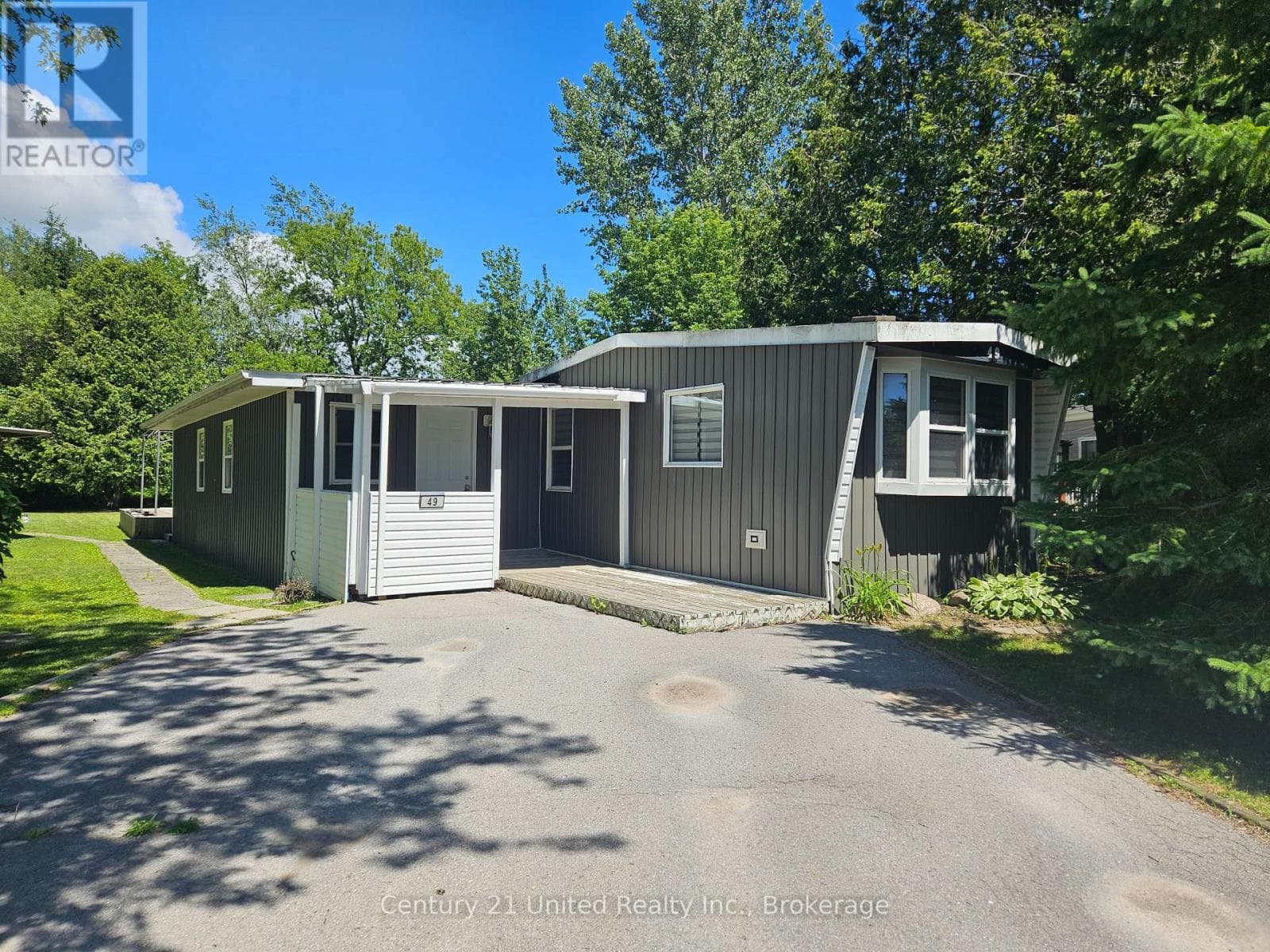 49 HILLVIEW DRIVE, Central Lakes