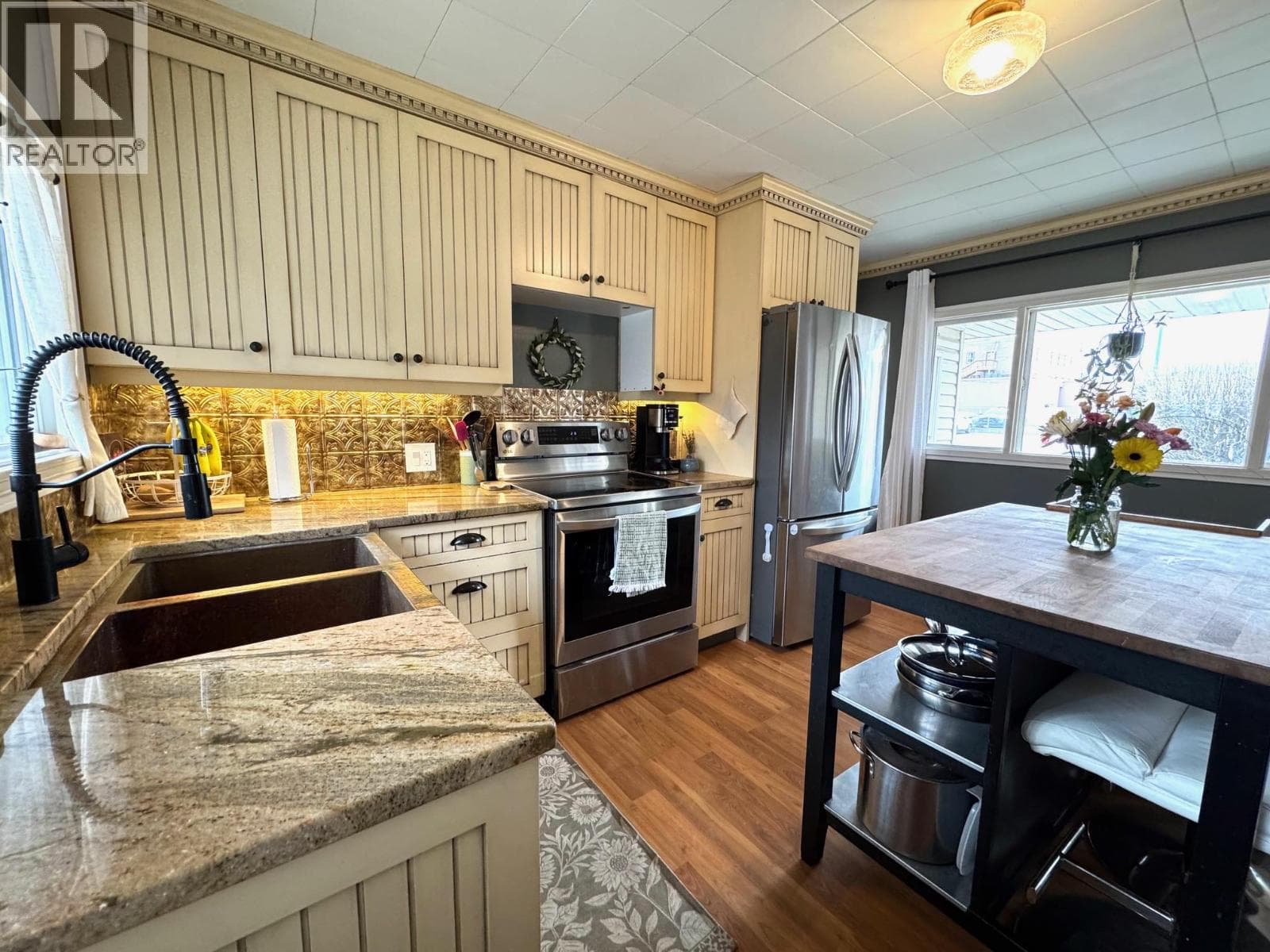 1963 Granite Avenue, Interior REALTORS® — photo 2
