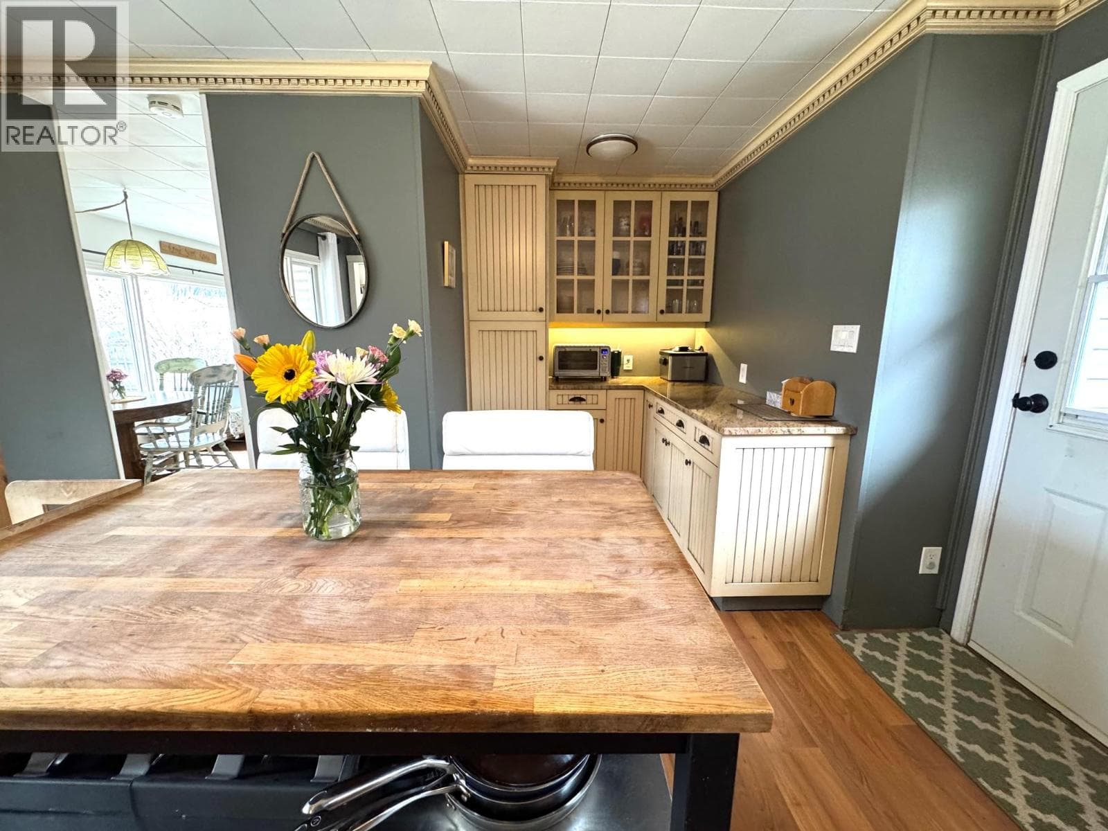 1963 Granite Avenue, Interior REALTORS® — photo 4