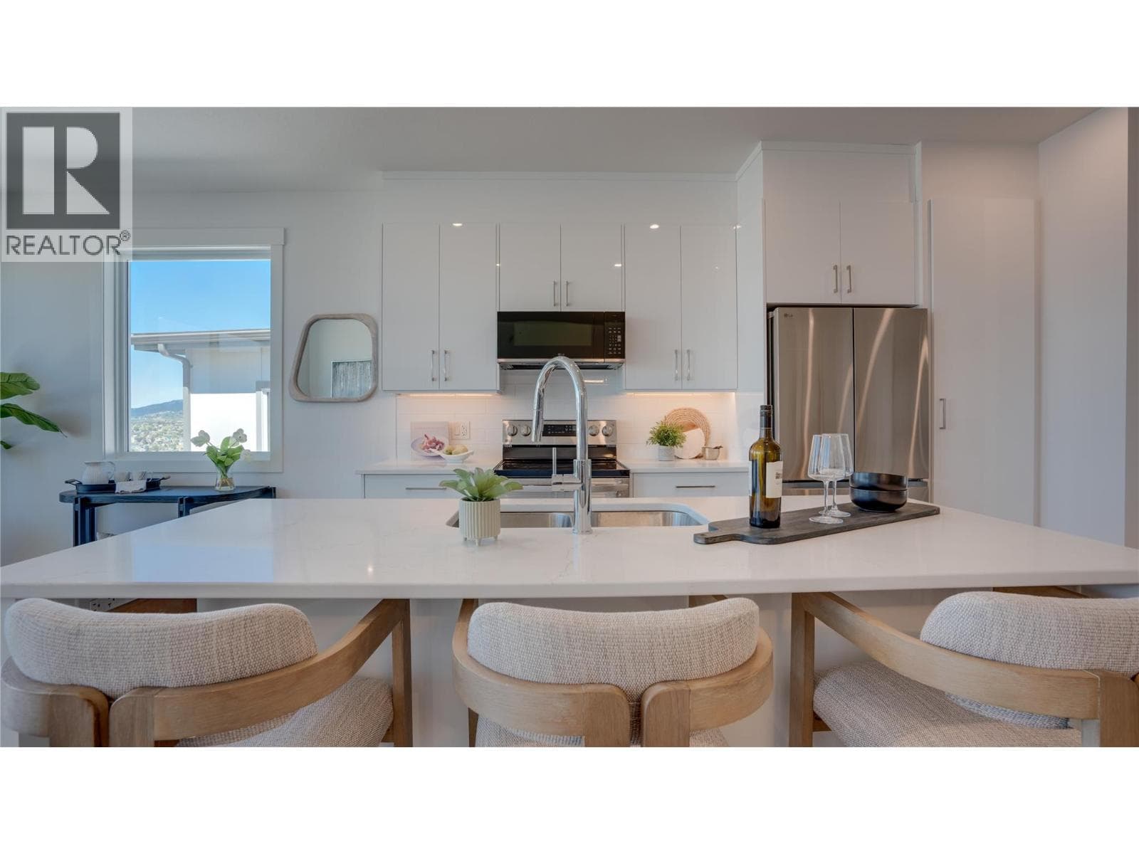 1050 Mt Revelstoke Place Unit# 3, Interior REALTORS® — photo 2