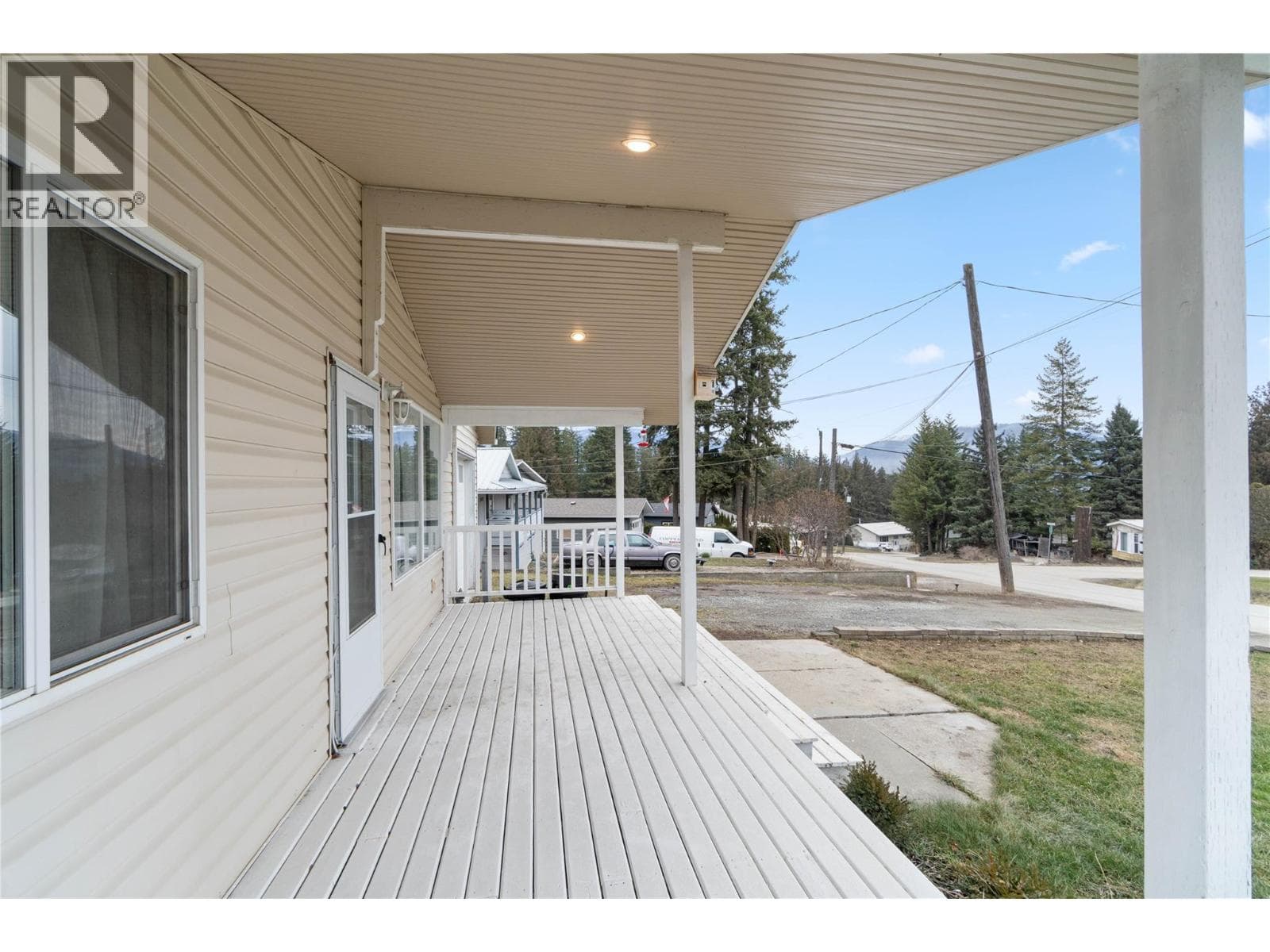 2805 CAEN ROAD, Interior REALTORS® — photo 5