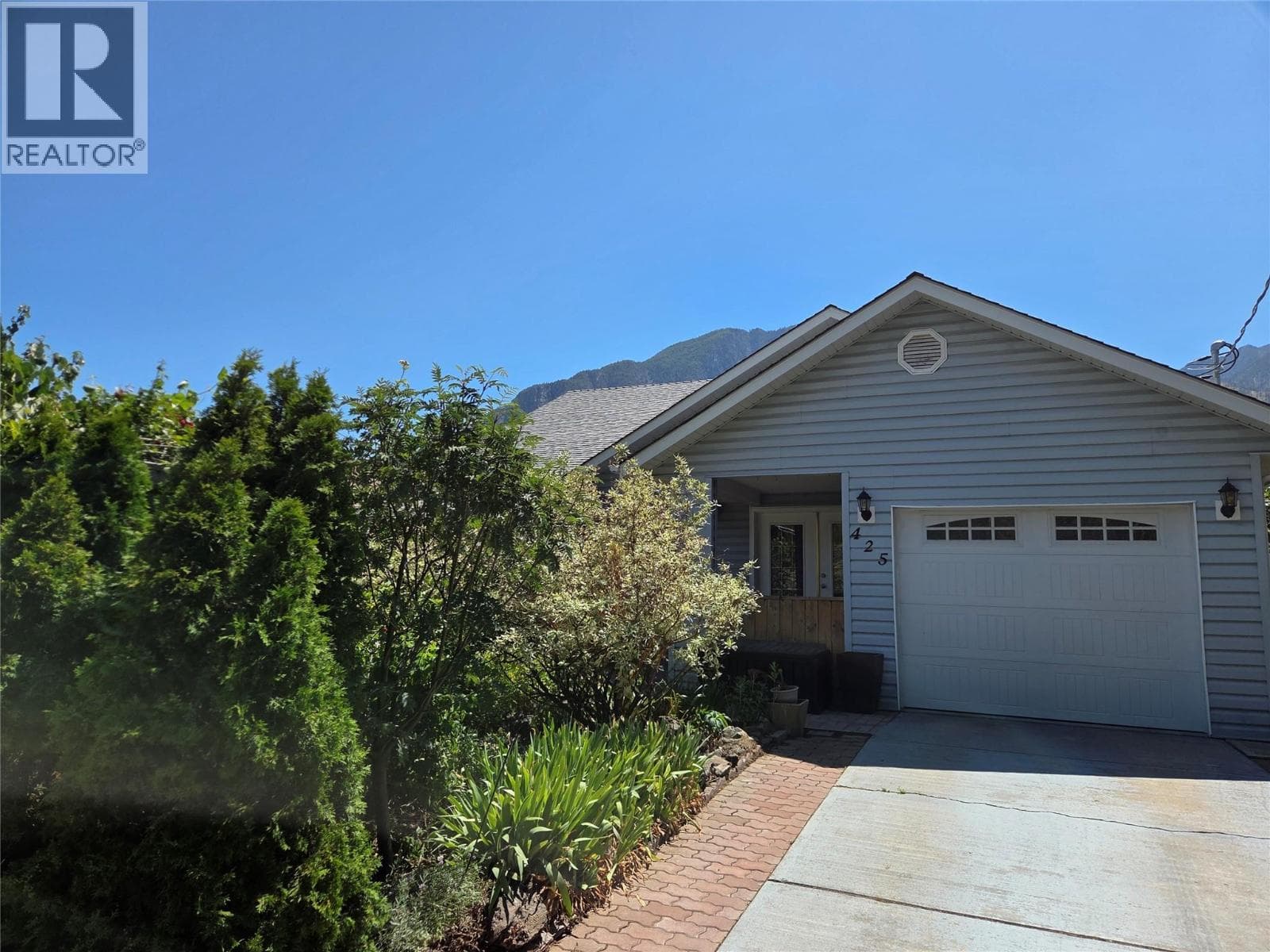 425 3rd Avenue, Interior REALTORS®