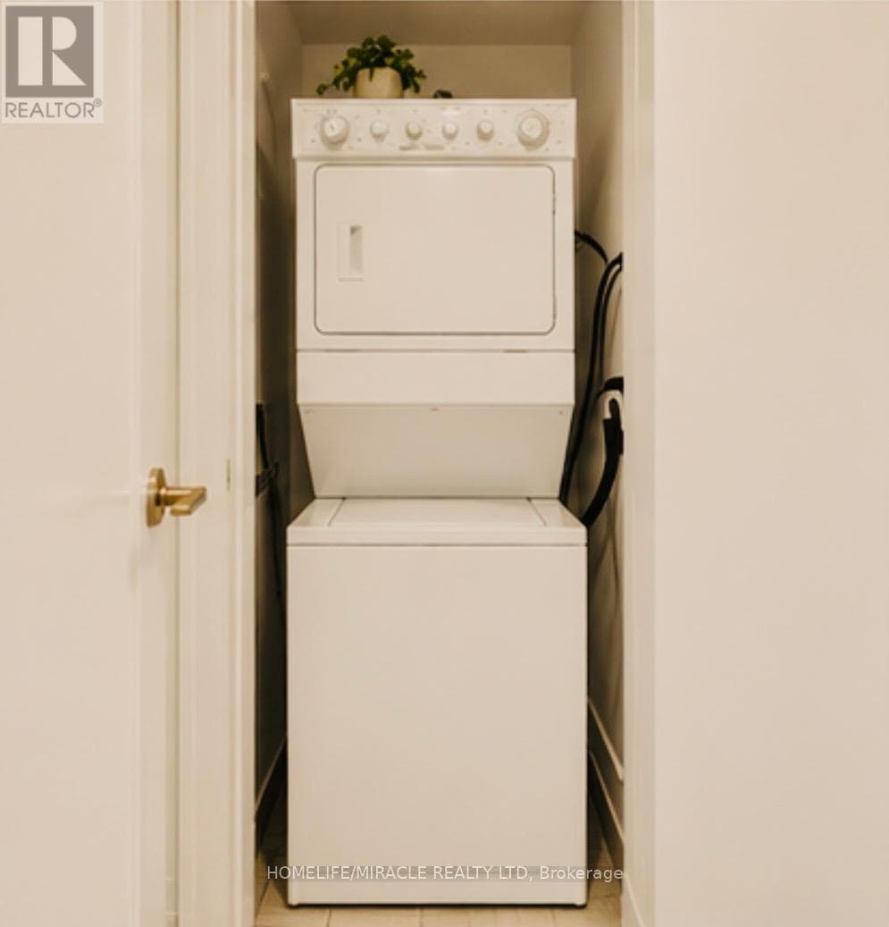 1512 - 840 QUEENS PLATE DRIVE, Toronto — photo 2