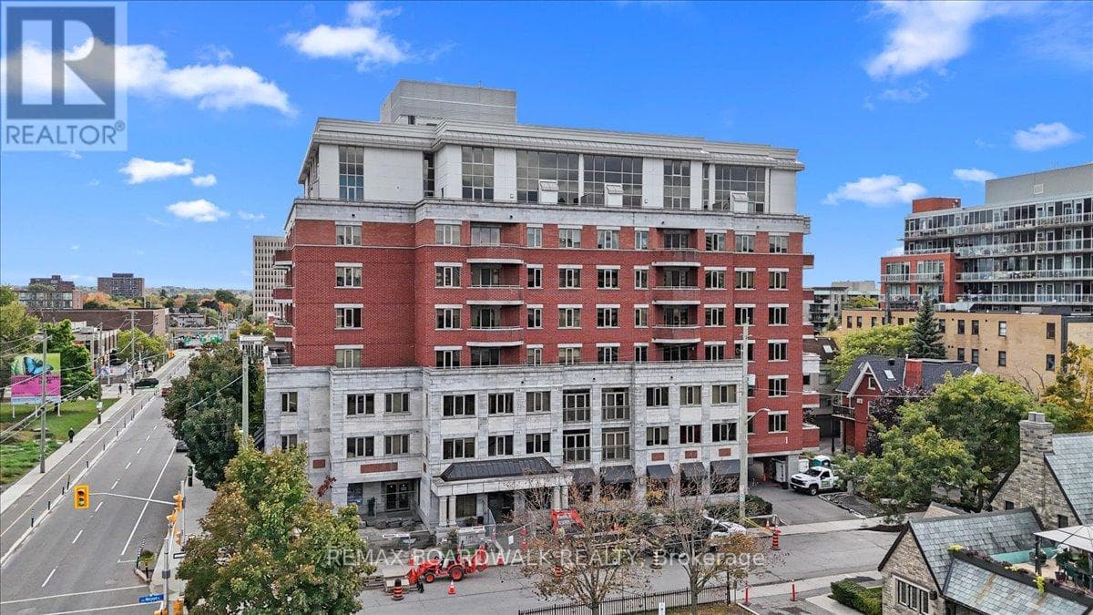 #PH804 - 320 MCLEOD STREET in CENTRETOWN