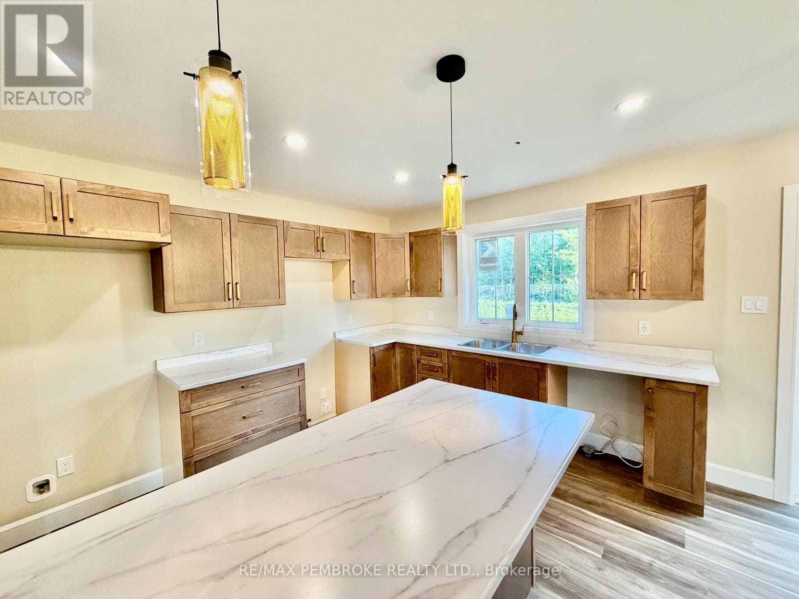13 EDDY CRESCENT, Renfrew County