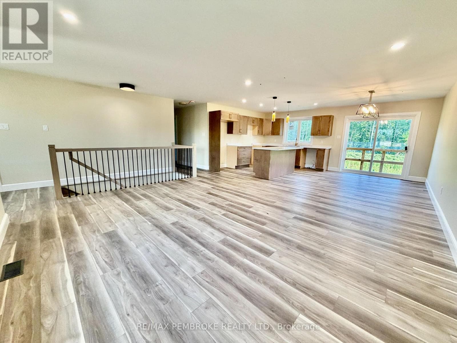 13 EDDY CRESCENT, Renfrew County — photo 2