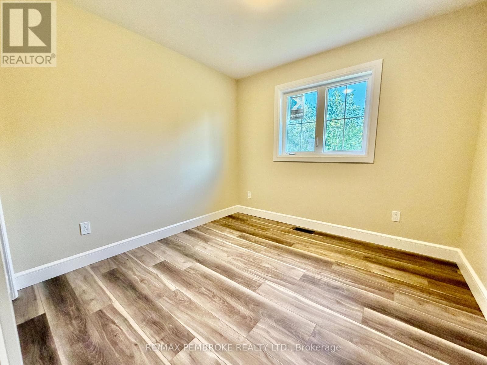 13 EDDY CRESCENT, Renfrew County — photo 5