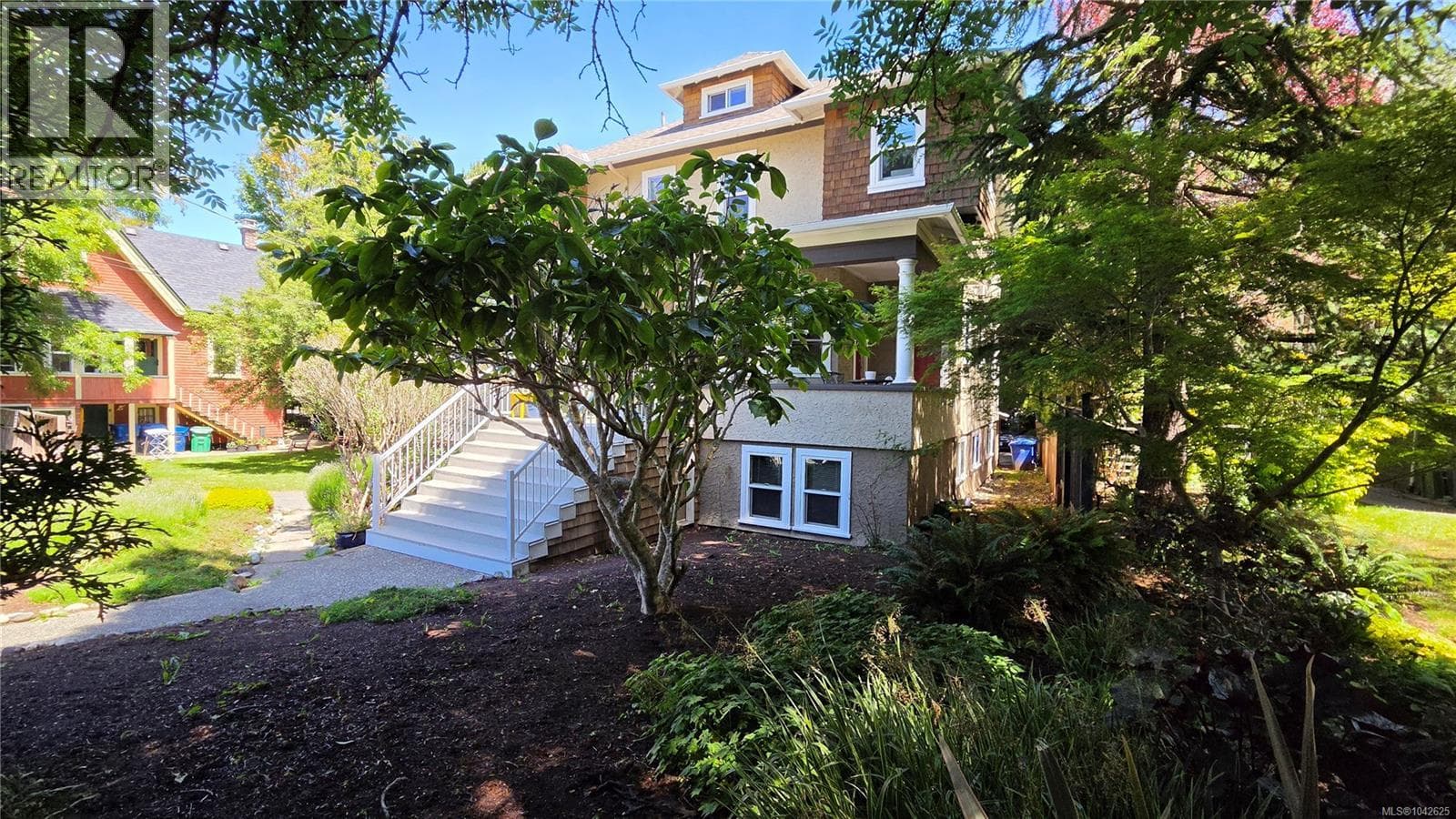 1025 CARBERRY GARDENS, Victoria — photo 2