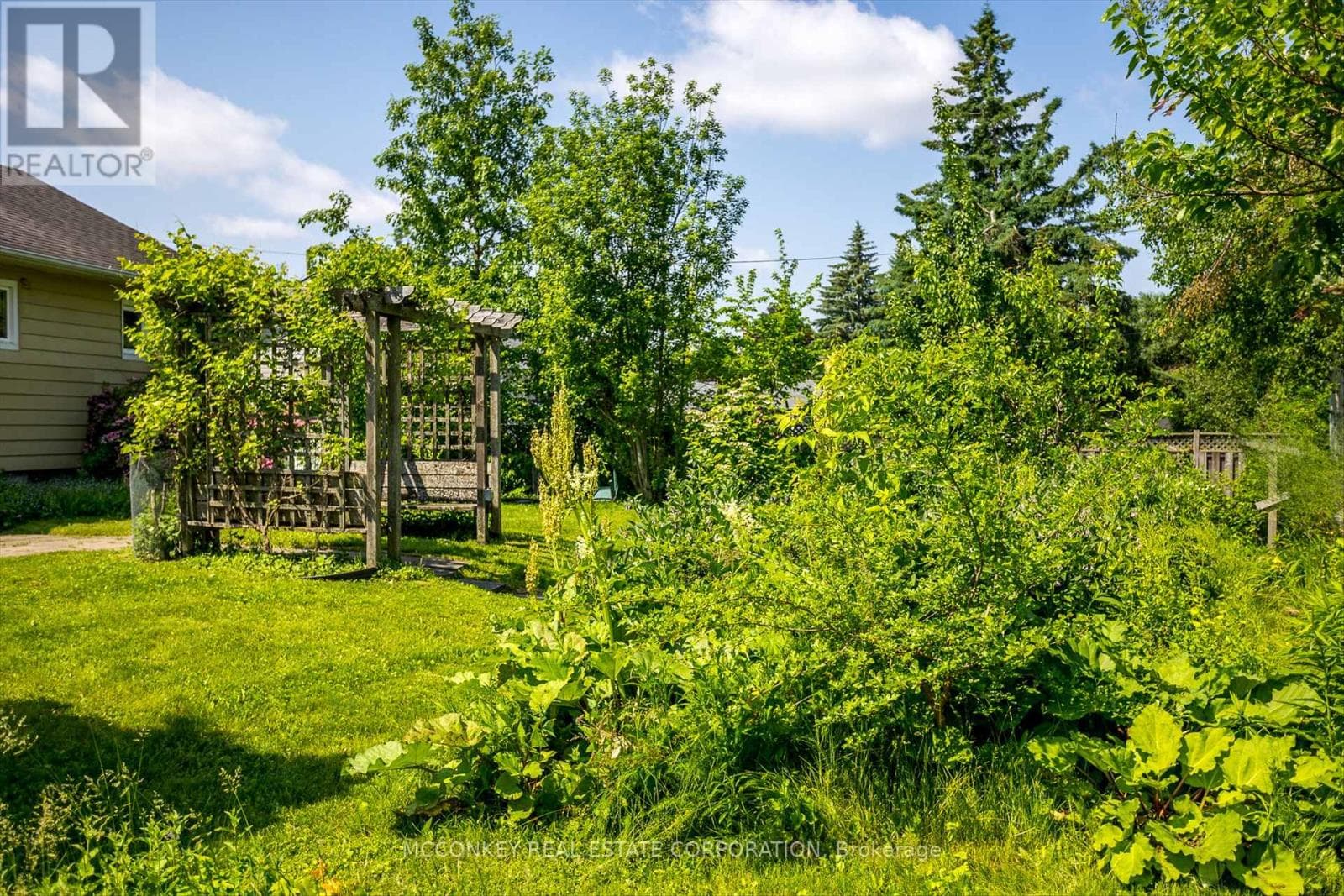 834 CROWLEY CRESCENT, Central Lakes