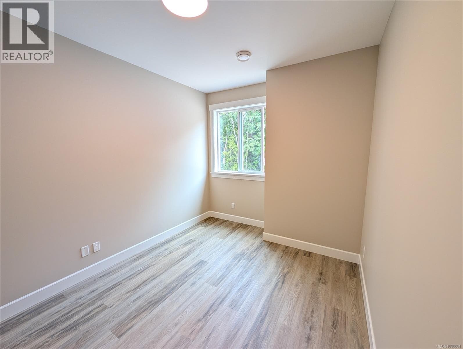 1336 Mckinley Rd, Vancouver Island
