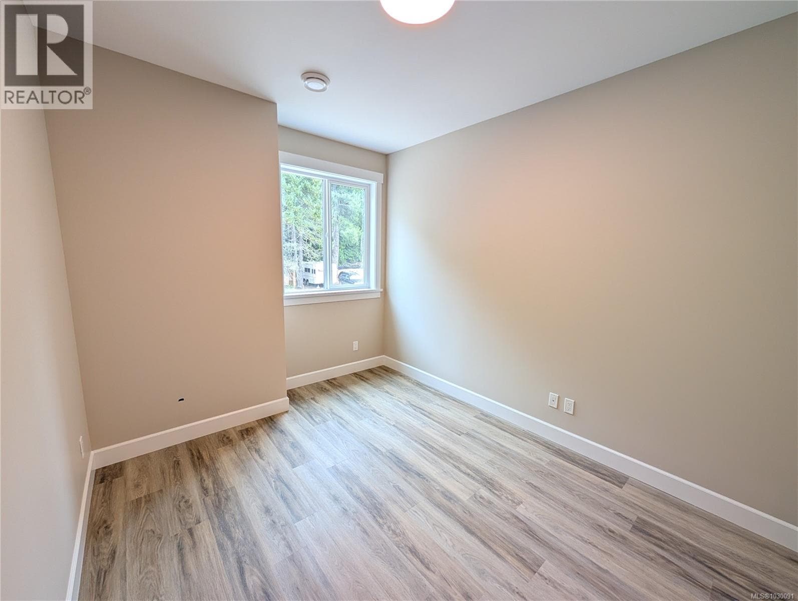 1336 Mckinley Rd, Vancouver Island — photo 3