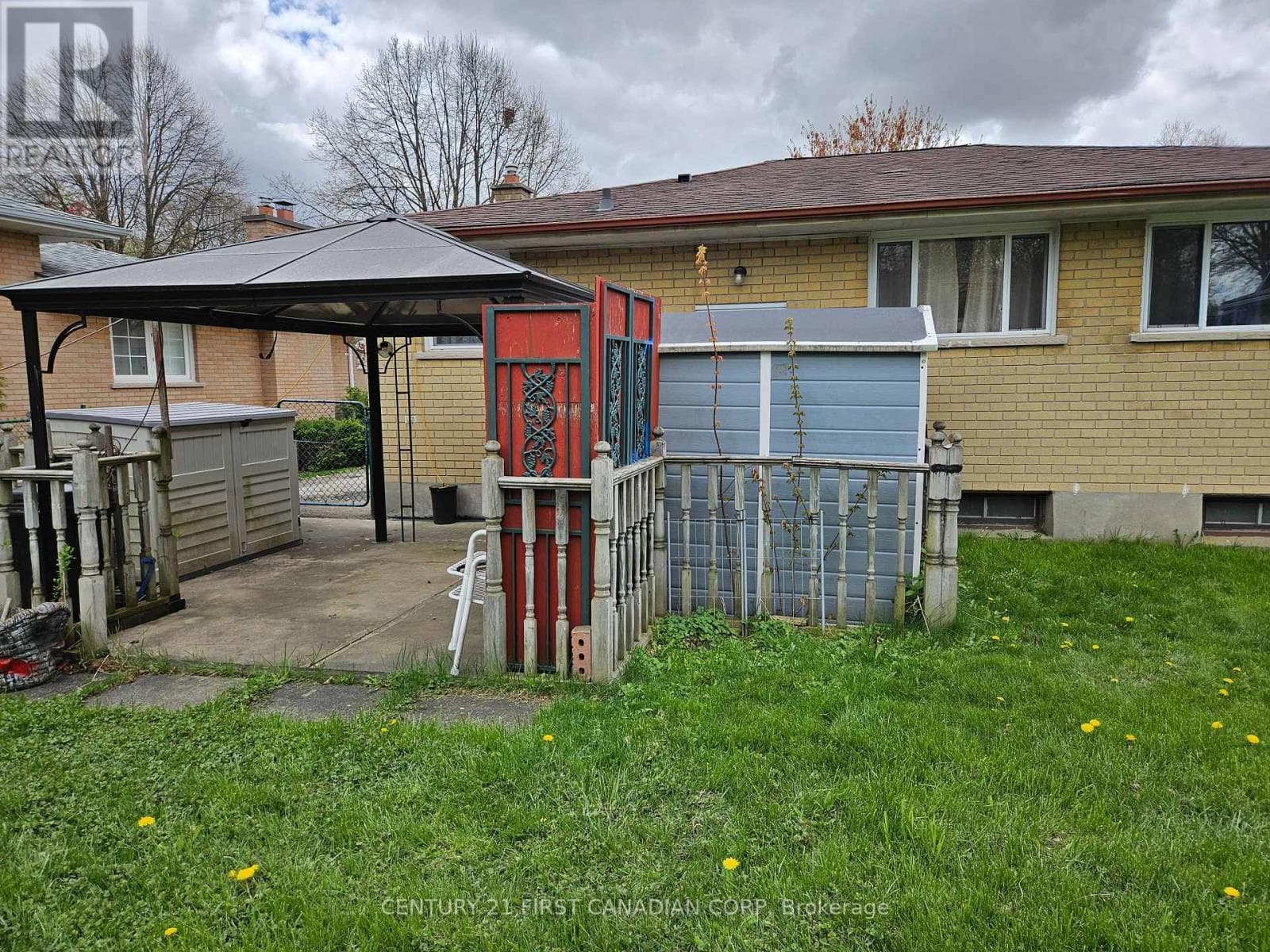 61 ALAYNE CRESCENT, London and St. Thomas