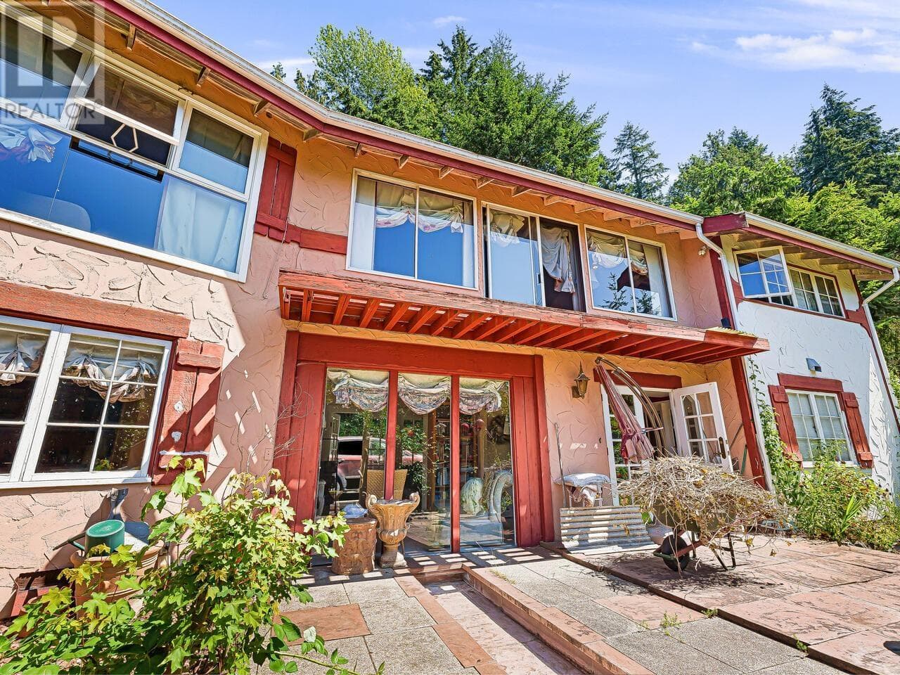 35 LIONS BAIE AVENUE in