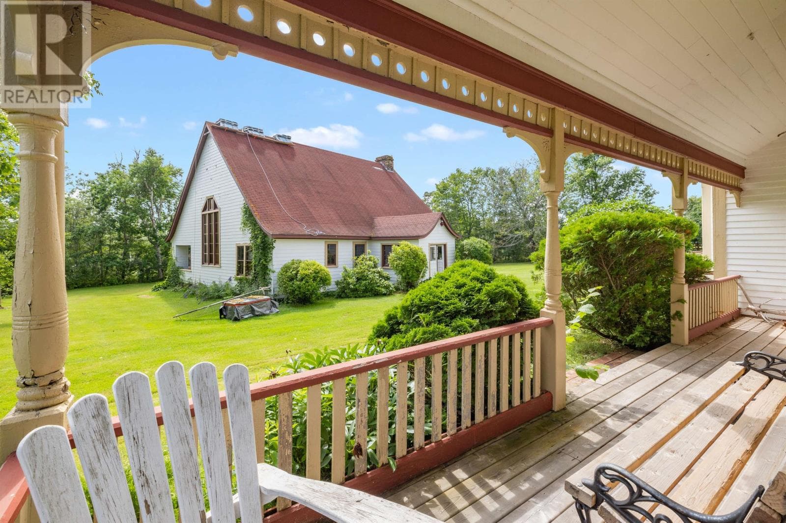 9 EAST ROYALTY ROAD in