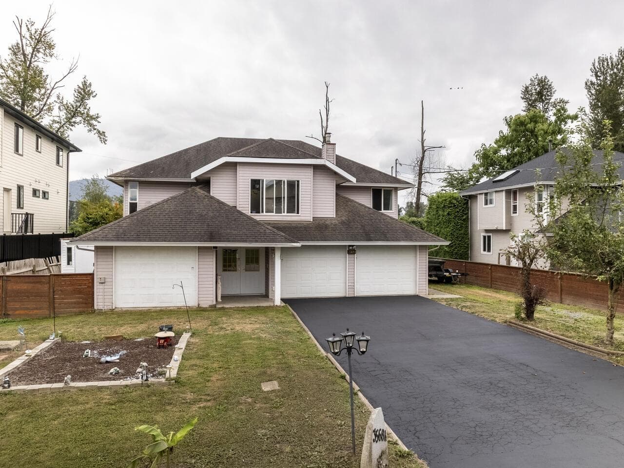35684 MOORE AVENUE in Hatizc-North Hatzic