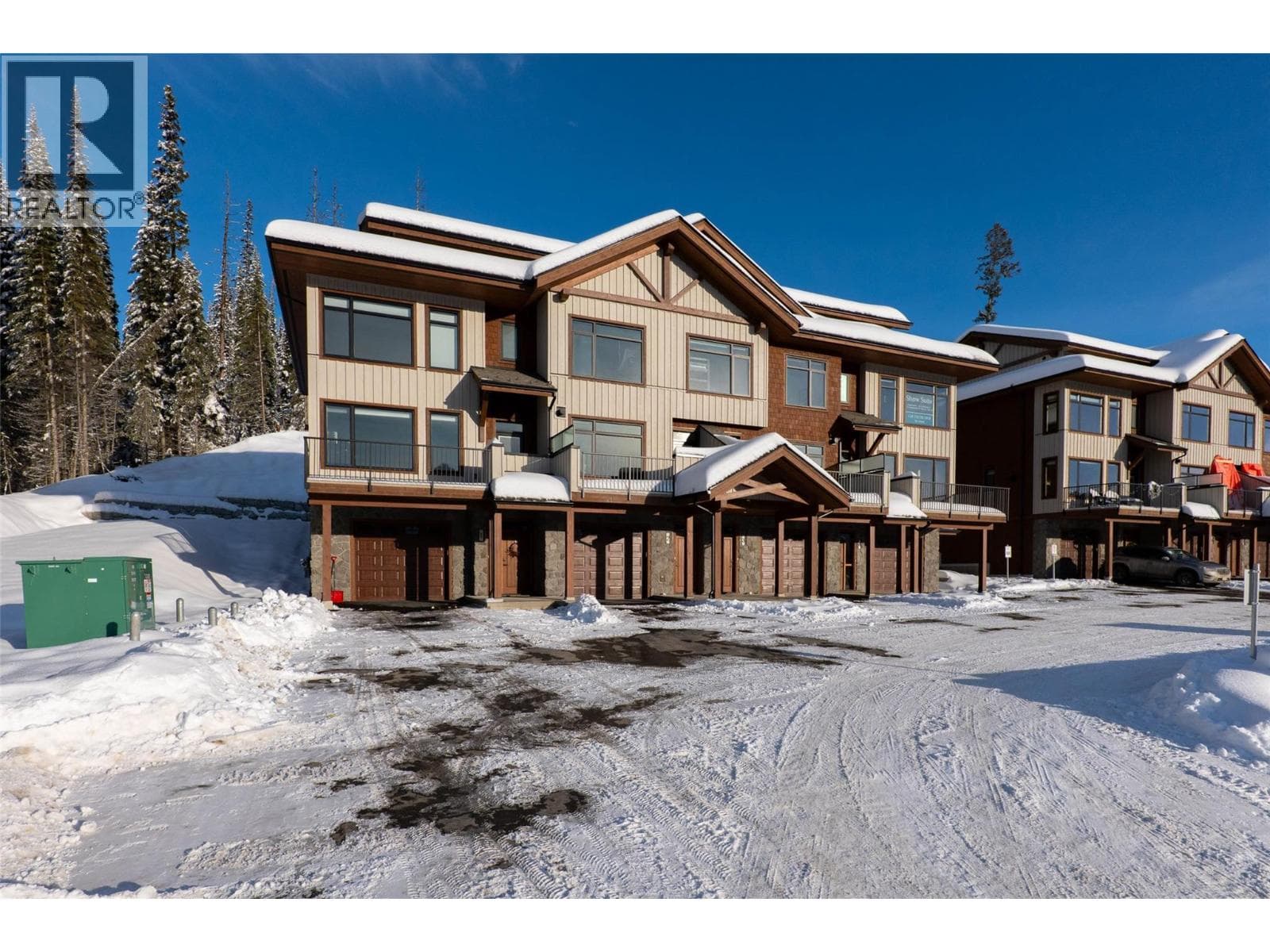 7000 MCGILLIVRAY LAKE Drive Unit# 8 in