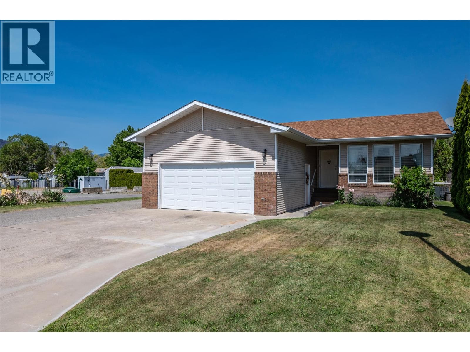 44 BAYVIEW CRESCENT in