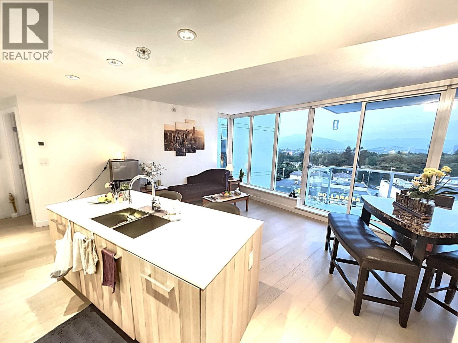 809 4638 GLADSTONE STREET in Kensington-Cedar Cottage