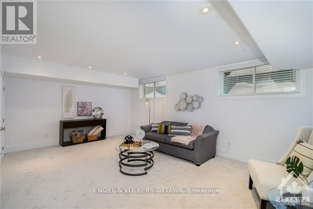 109 MONTAUK in OVERBROOK
