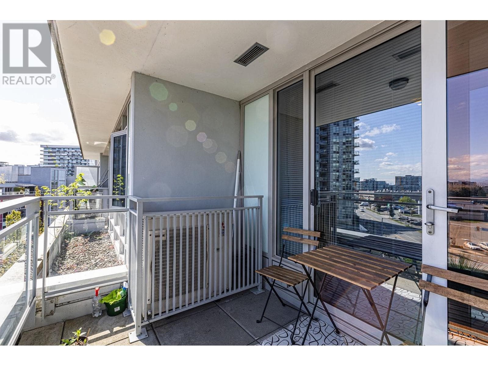 6015 5511 HOLLYBRIDGE WAY in City Centre