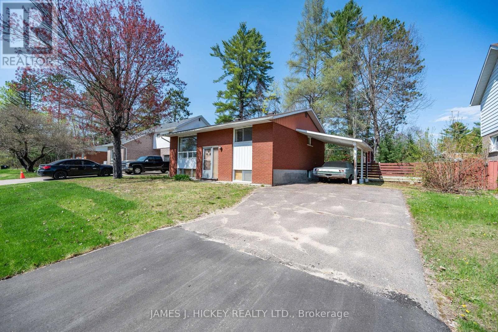 5 HAMMOND COURT in
