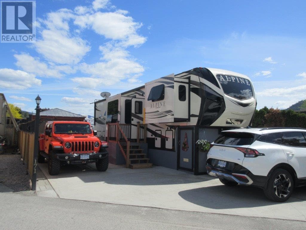 171 415 COMMONWEALTH ROAD in Highway 97