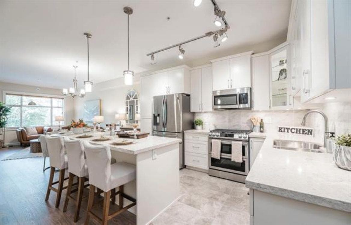 305 20932 83 AVENUE in Willoughby