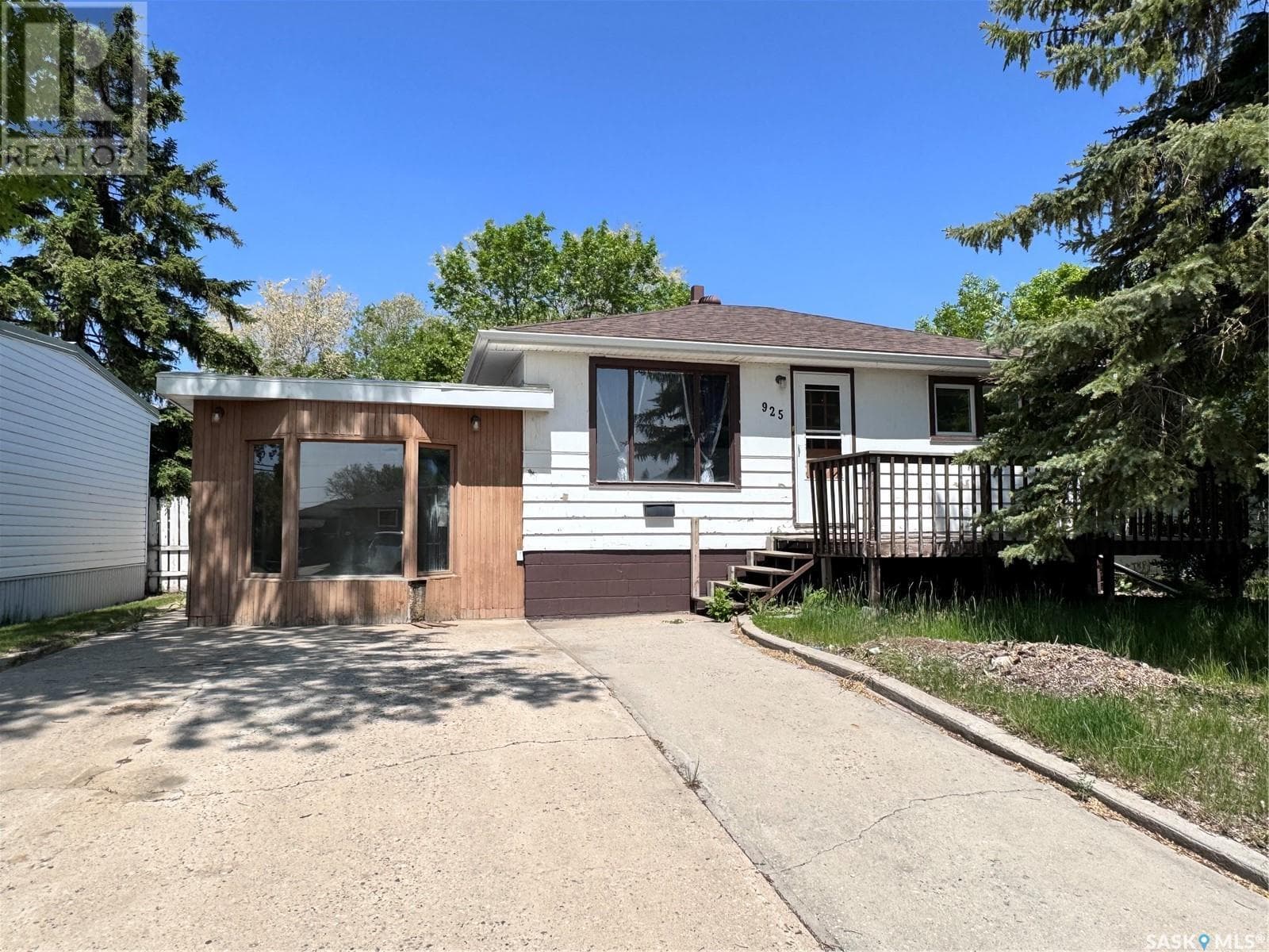 925 ISABELLE STREET in