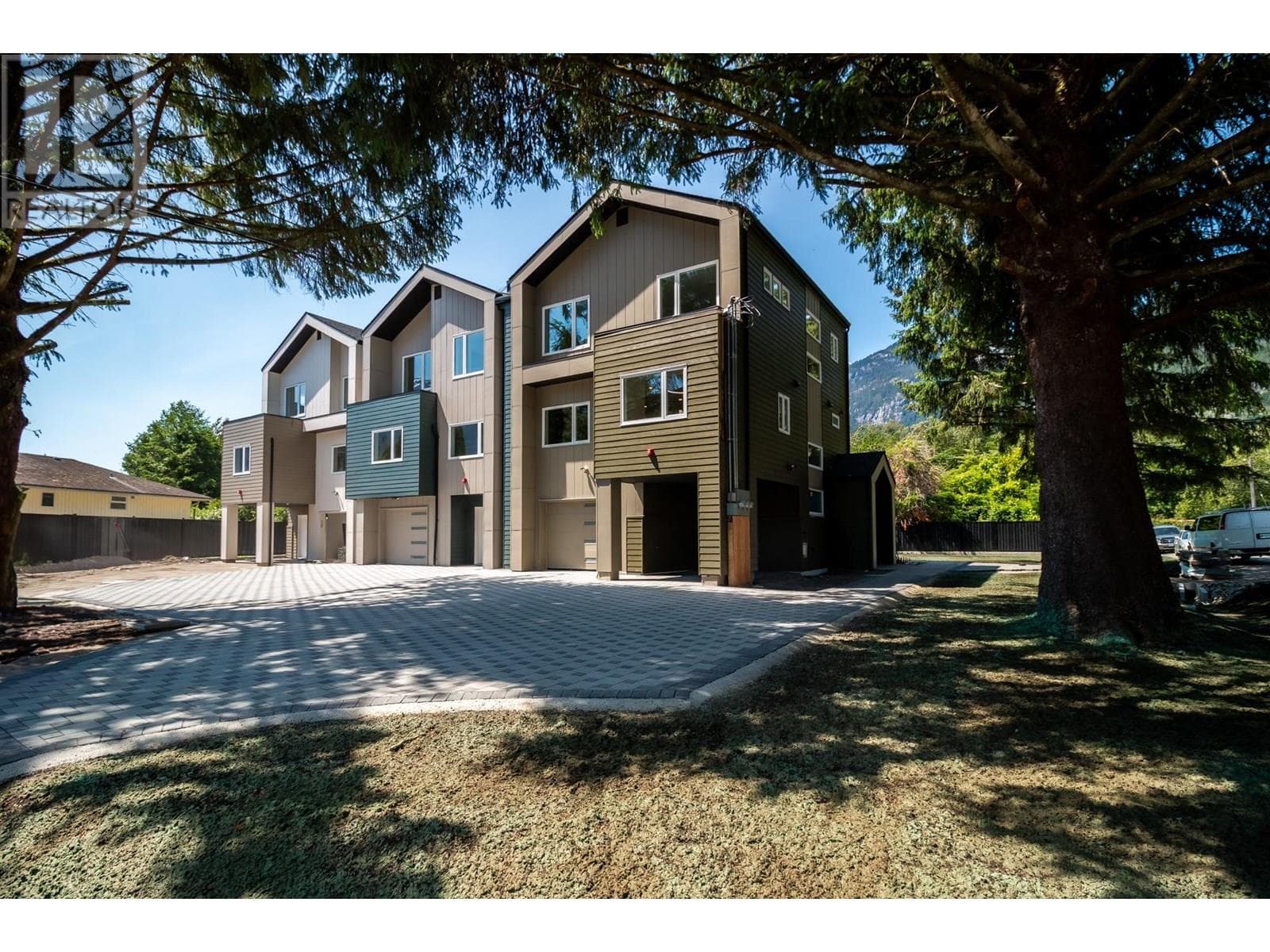 1108 MAGEE STREET in
