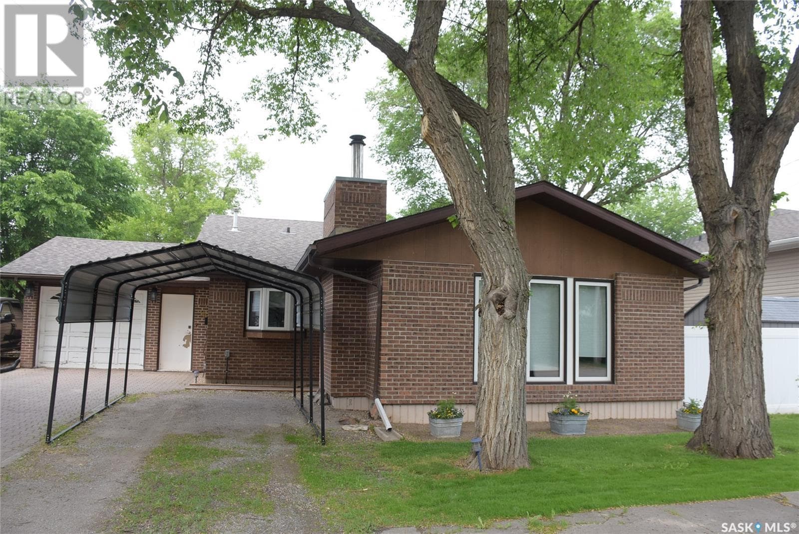 119 DEWDNEY STREET in