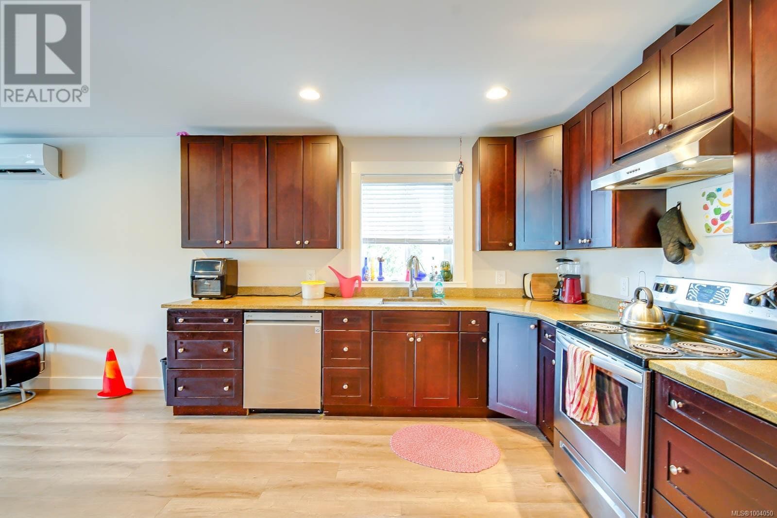 2 2623 5th Ave in